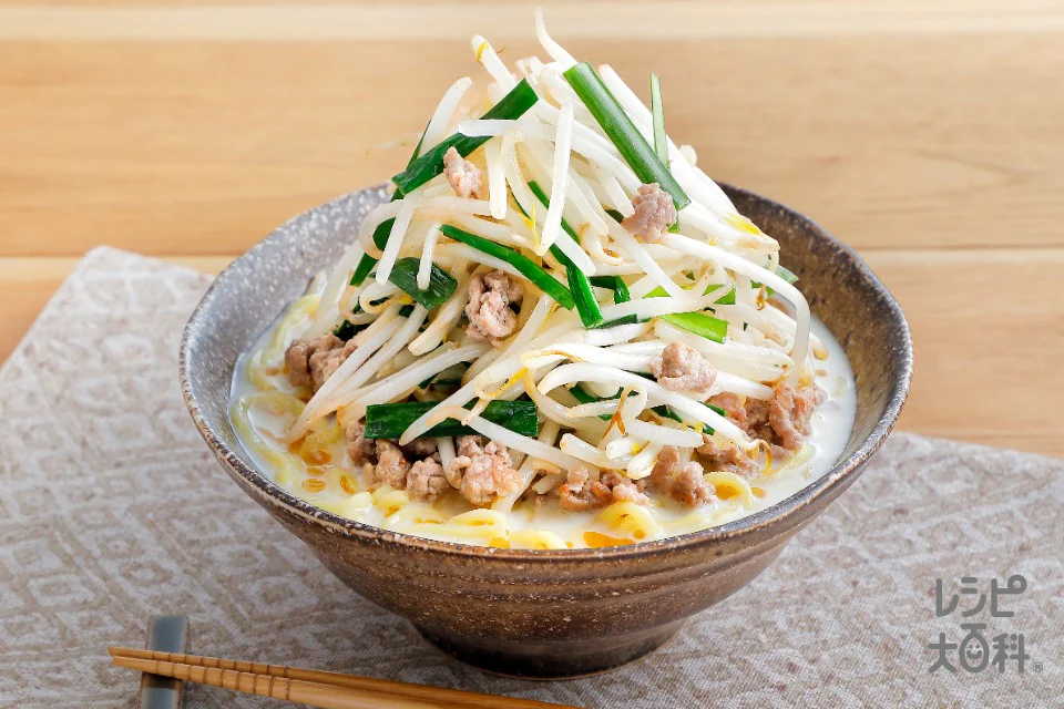 もやしタワーのとんこつ風ラーメン