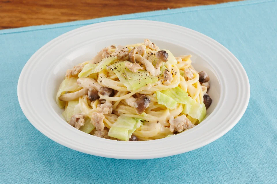 鶏ひき肉とキャベツのクリームパスタ