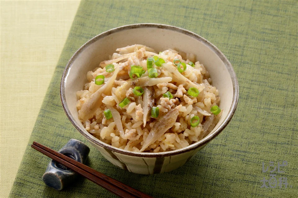 鶏ひき肉とごぼうのだし炊きご飯