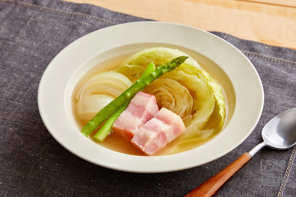 キャベツと玉ねぎのコンソメスープ