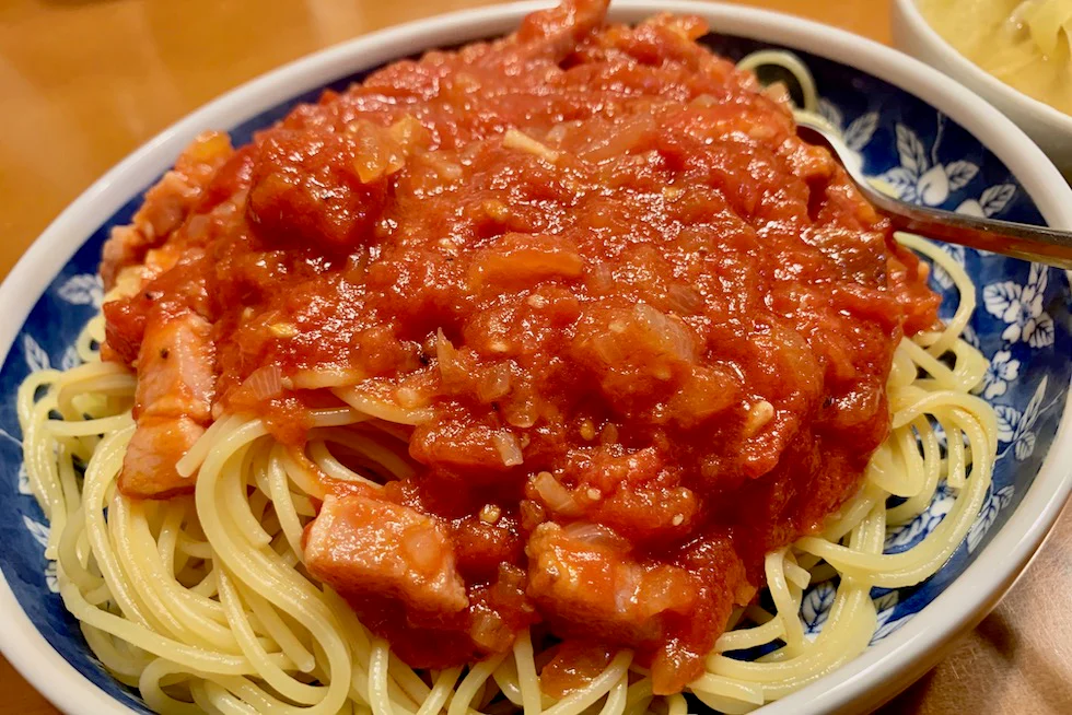 自社調味料を知りつくした岡本さんの絶品！トマトパスタ