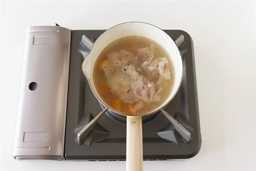 豚肉とじゃがいもの簡単おみそ汁のつくり方_2_2