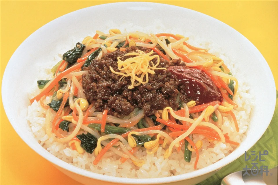 牛ひき肉でつくるビビンバ