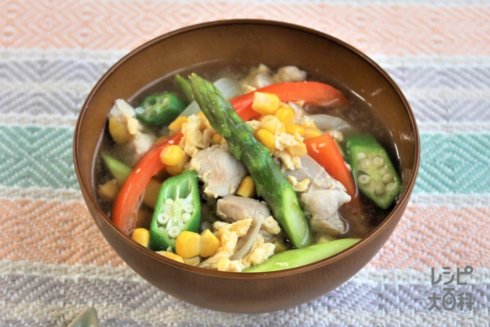 夏野菜のふわたま彩りみそ汁