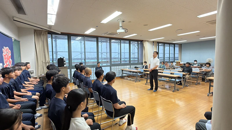 高知小津高校野球部選手権大会壮行会へ