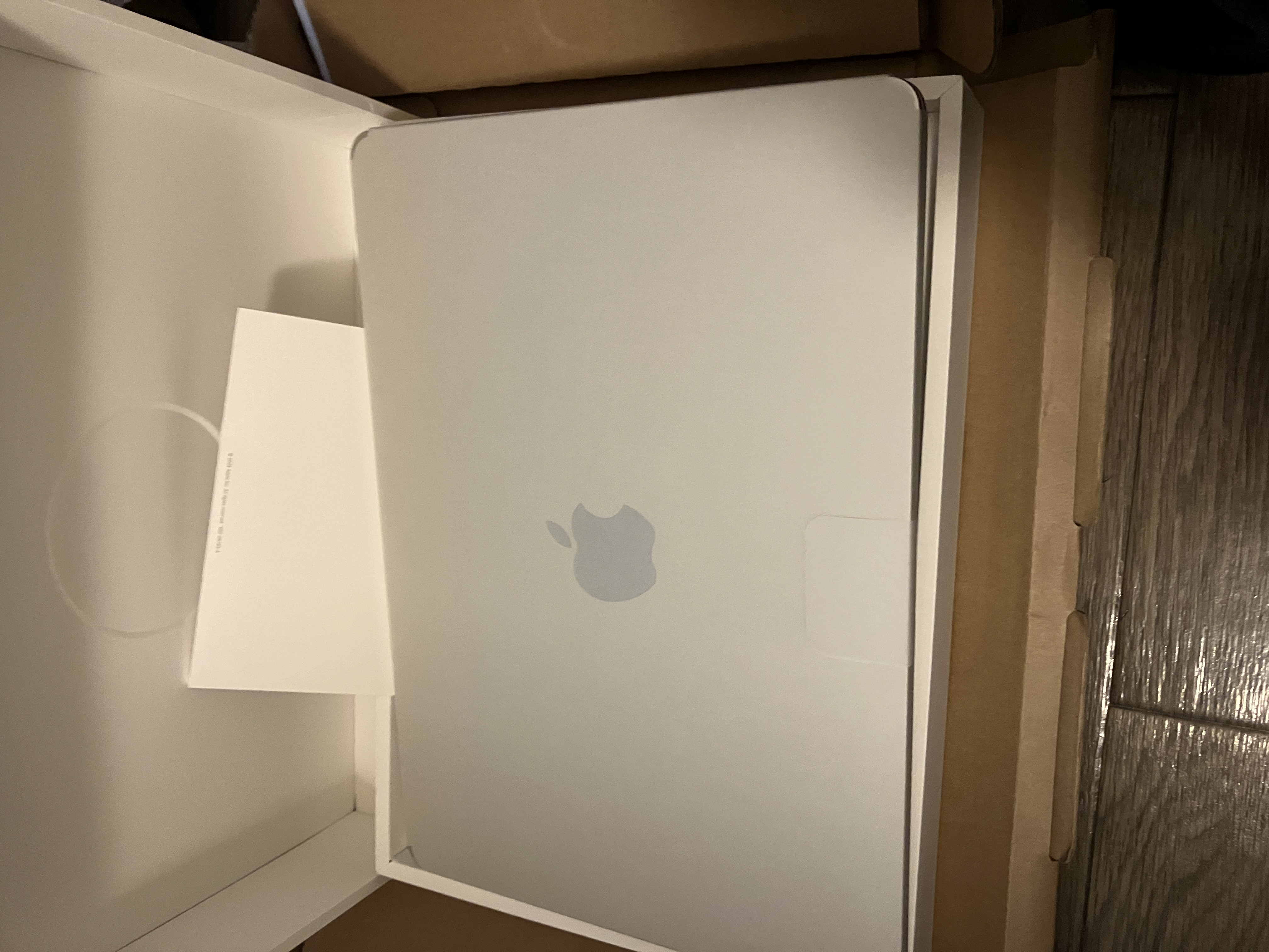 新型Mac book airを購入しました！