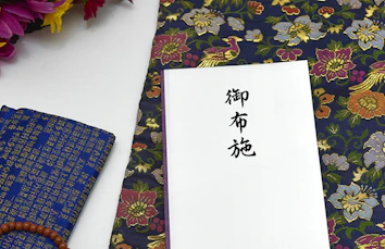 お布施に使う袋はどれを選ぶ？お布施の書き方や入れ方を解説！