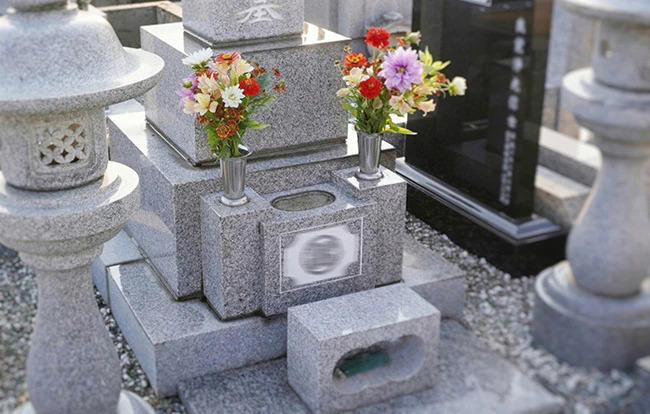墓石の納骨室の開け方とは？自力で行ってもよいのか