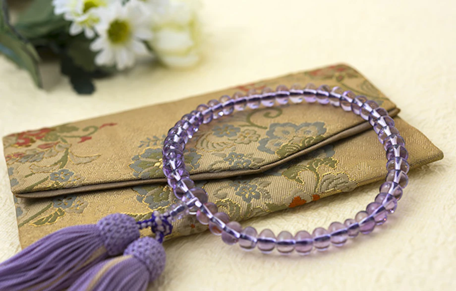 初盆には何をする 身内に包む香典の金額相場とは 初盆には何をする 身内に包む香典の金額相場とは