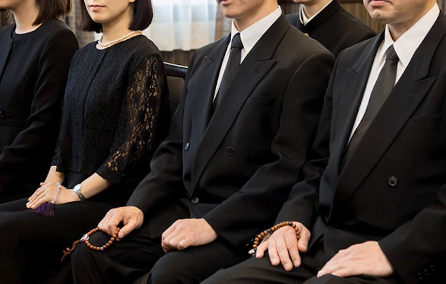 家族葬の服装ではなにを着るべき？服装のマナーを徹底解説！