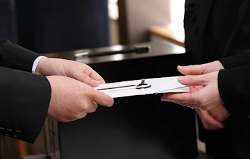 香典の相場は？関係性や年齢による葬式・法要での香典金額の違い