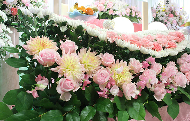 創価学会のお葬式の供花のマナーは？