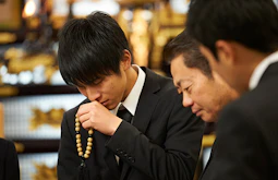 葬式をする義務はある？葬儀の支払いや死亡届は誰が提出するのかを解説！