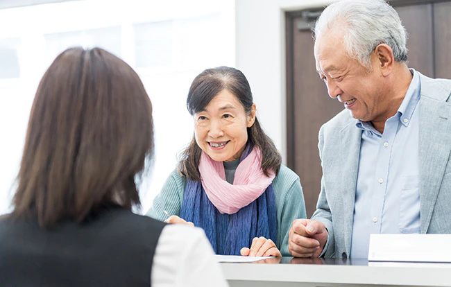 市役所で葬儀費用が申請できる！給付金の種類や申請方法とは