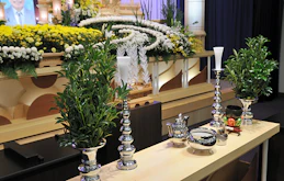 日蓮宗の葬儀で使う祭壇の特徴は？焼香のマナーも紹介します