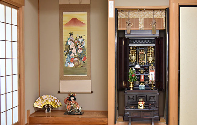 自宅に遺骨を保管するときの置き方は？供養方法や注意点を解説