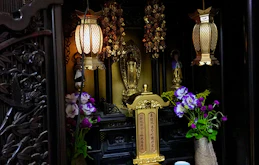 仏壇を掃除する際のポイントは？使う道具や手順、注意点などを解説