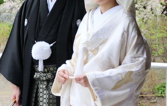 お盆に結婚式を挙げるのはご法度？メリットやデメリットを解説します！