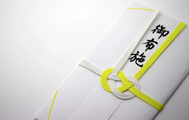 四十九日法要に渡すお布施｜書き方の注意点や相場、その他の費用とは？