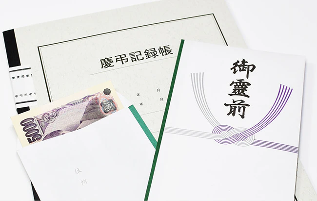 通夜の香典の相場はいくら？香典のマナーと注意点も解説