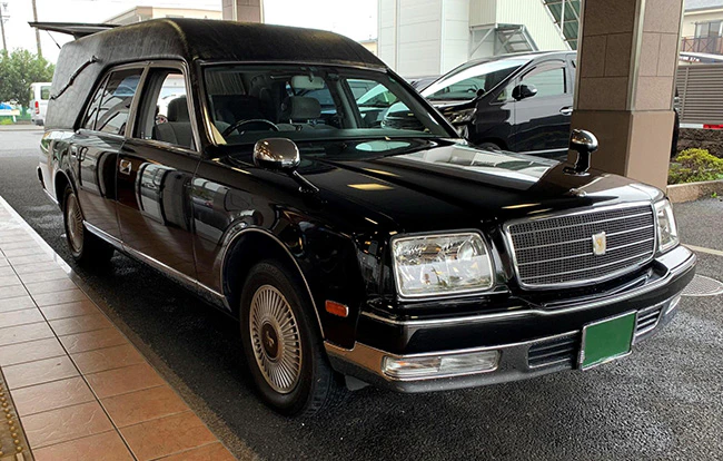 霊柩車の中身はどうなっている？特徴や種類を紹介します