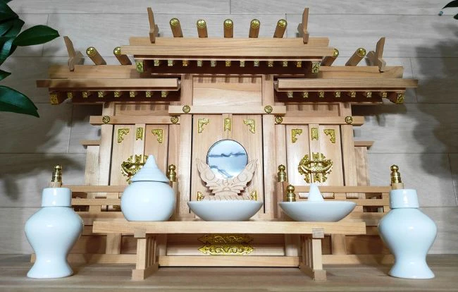 神棚をほったらかしにしてはいけない理由とは？掃除方法や処分方法を解説