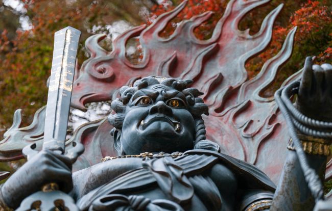 真言宗の不動明王とは？起源や特徴・祀っている神社をそれぞれ紹介｜小さなお葬式