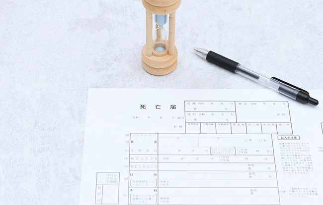 死亡届は他人でも提出できる？誰が書いてもよいのか解説！