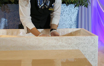 エンバーミングで匂いは抑えられる？メリットや注意点を解説！