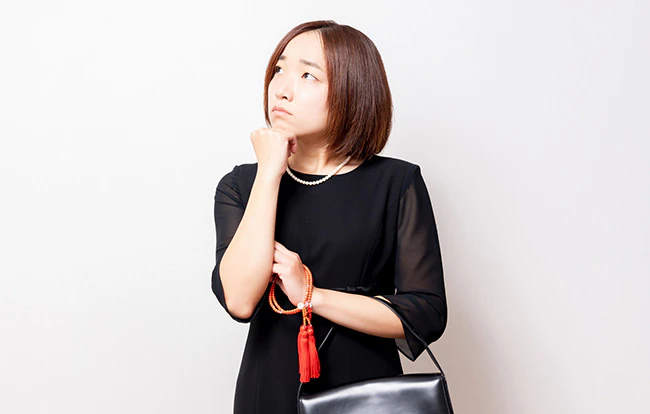 家族葬に義両親は招待すべき？範囲基準とマナーを解説