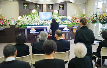 家族だけの葬儀がしたい！家族葬の内容、流れ、注意点について