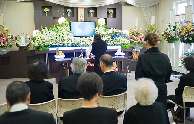 家族だけの葬儀がしたい！家族葬の内容、流れ、注意点について