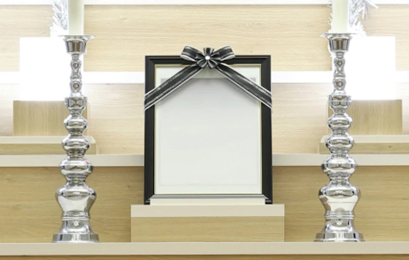 遺影フレームに決まった色は存在する？フレームの購入方法も紹介｜小さなお葬式