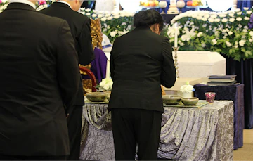 告別式と葬式の違いは？儀式の流れやマナー・費用などを解説