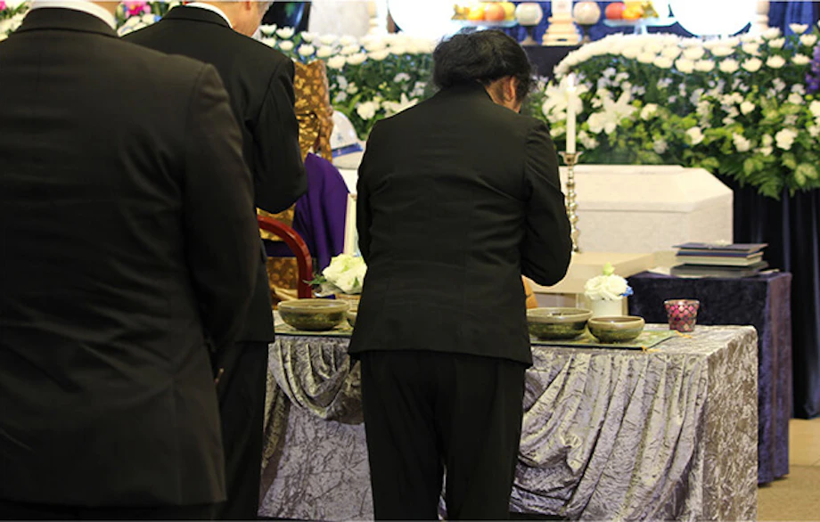 告別式と葬式の違いは？儀式の流れやマナー・費用などを解説