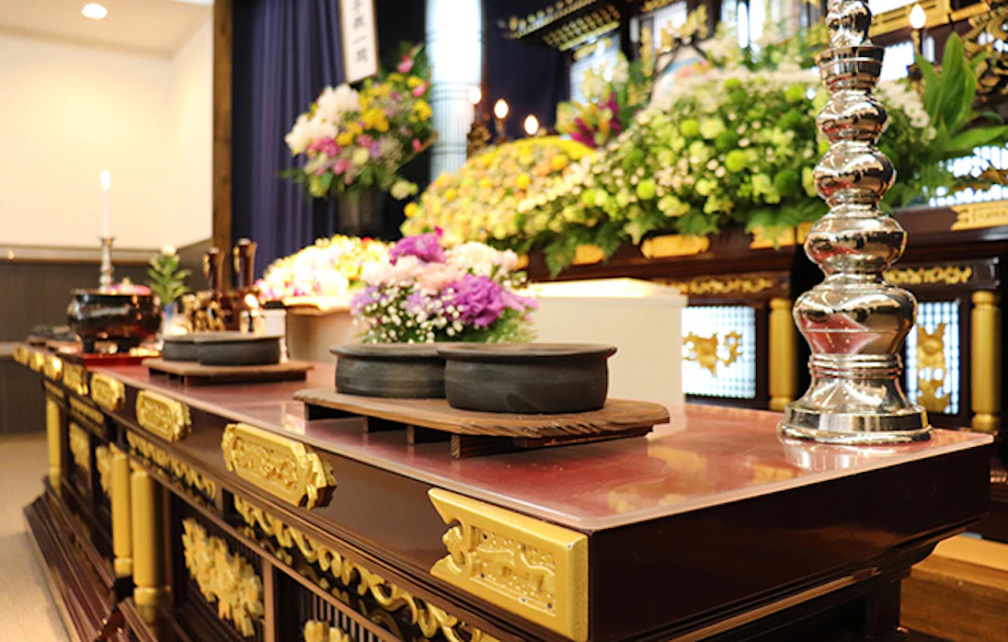浄土宗の葬儀とは？焼香や数珠の作法・葬儀の特徴や流れを詳しく解説