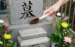 墓石が壊れた際の修理依頼は？