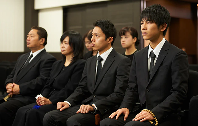 直葬での服装は？平服と言われたときの理想の格好やNGな格好も紹介