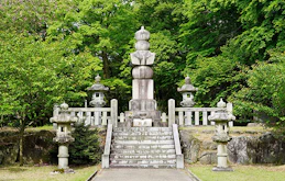 供養塔とお墓の違いを解説！個人で供養塔を建てるのはどんなとき？