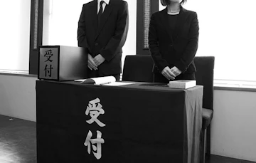 葬儀の受付の流れやマナー｜必要な準備や注意点などを解説