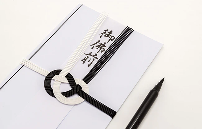 法事で必要なお金｜香典の金額の目安や書き方・渡し方を紹介