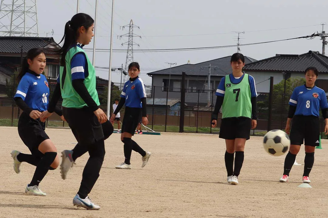 【高校総体注目チーム紹介】神埼高校女子サッカー部 注目 中山選手「1年生でもレギュラーを取って、全国へ」 監督 相島先生 「相手の戦い方に合わせて自分達の強みを出す」