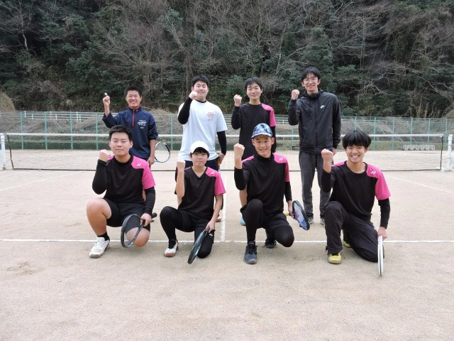 チーム名鑑　厳木高校ソフトテニス部「攻めるプレーで勝利へ」  