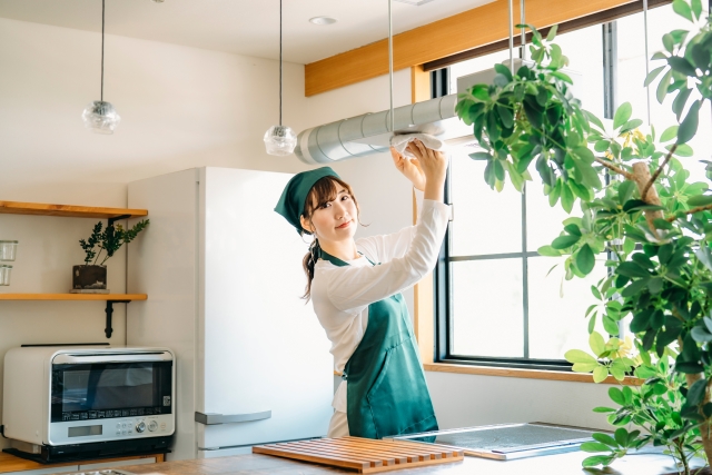 ハウスクリーニングのチャットボット活用ガイド｜作業中の電話・料金の質問・訪問予約を自動化
