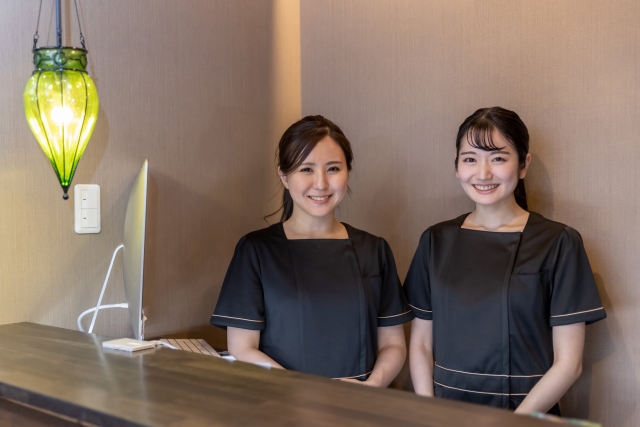 美容室のチャットボット活用ガイド｜予約・無断キャンセル・営業時間外の取りこぼしを防ぐ【小規模サロン向け】