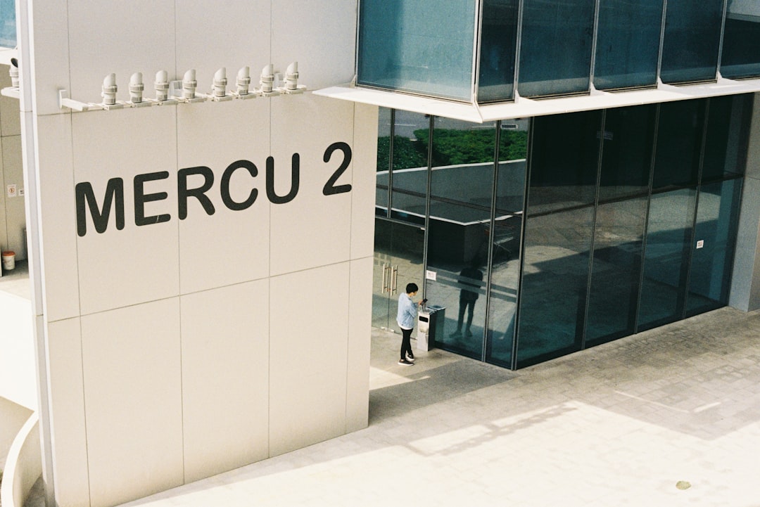 M&A仲介会社への相談フェーズ：契約前は複数相談OK、契約後は専任・非専任で異なる