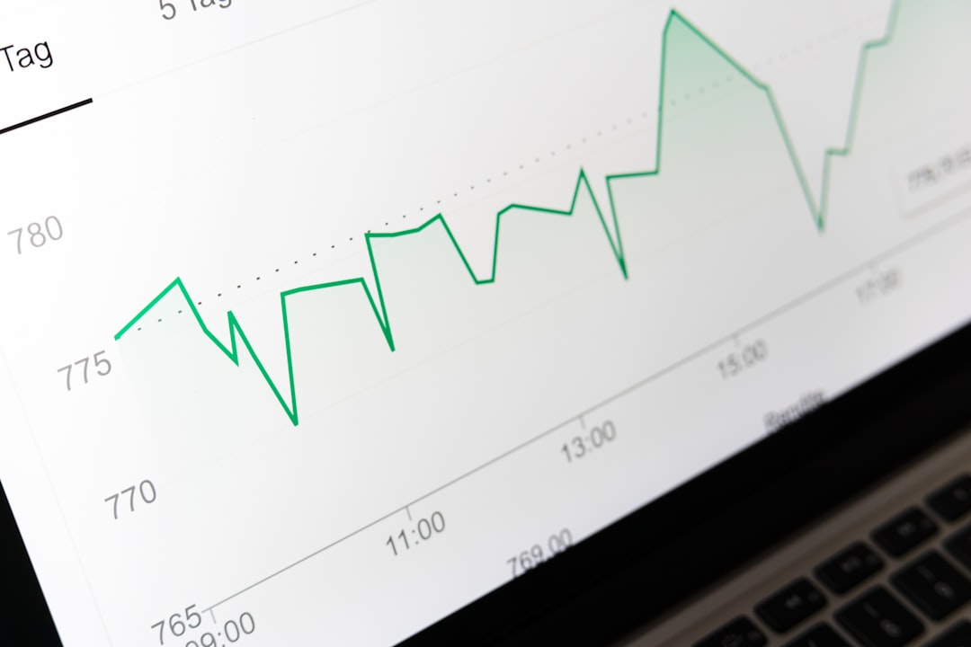 直近3期分の決算数値と企業価値評価を分析するイメージ