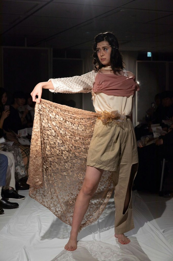 立教大学服飾デザイン研究会によるファッションショー「tone」