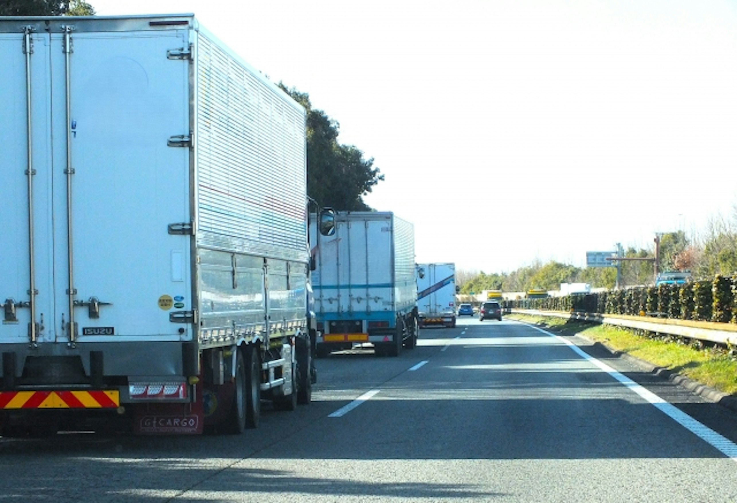 トラック新法とは？改正内容や荷主・運送事業者への影響、対応すべきことを解説
