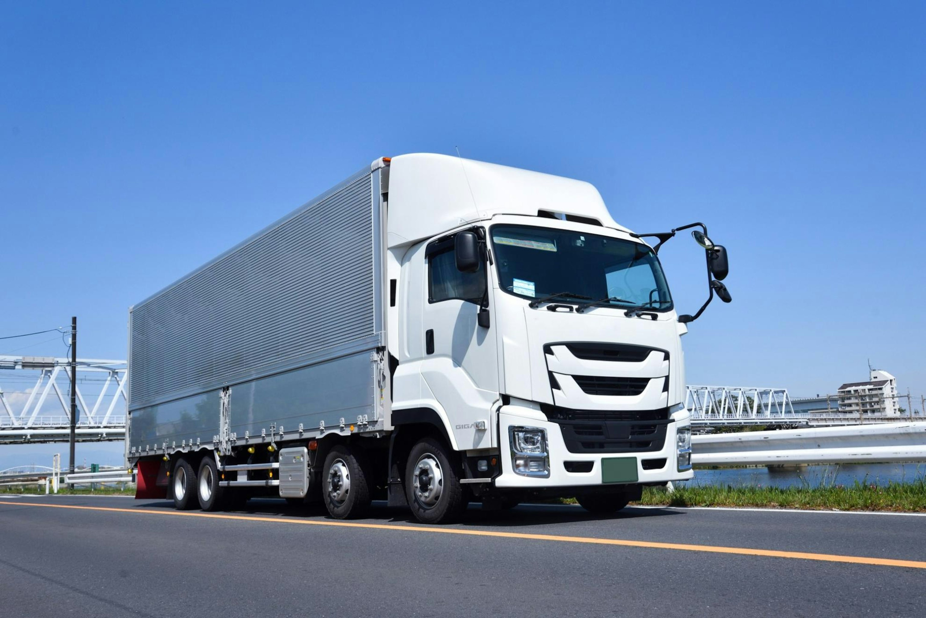 積載効率を向上させるには?積載率の計算式や3つの改善方法